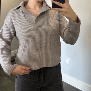 Elegant V-Neck Ribbed Sweater in Cream